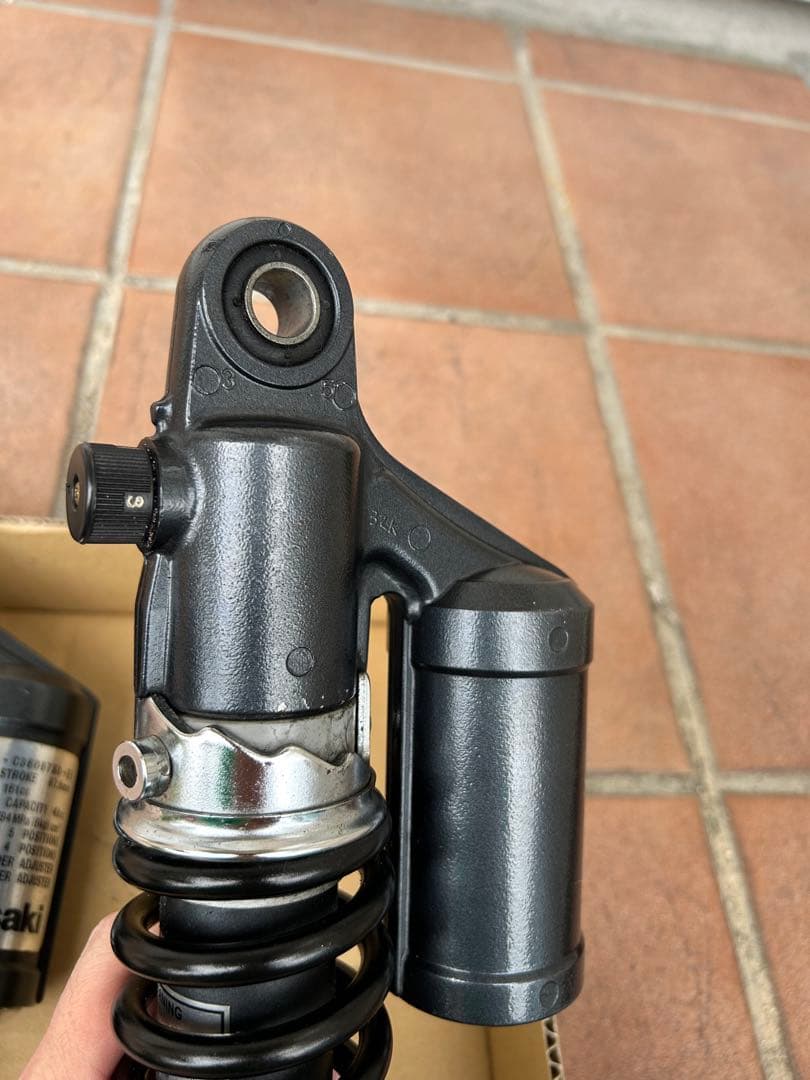 カワサキ　ゼファー1100　リアサスペンション　左右　純正　中古