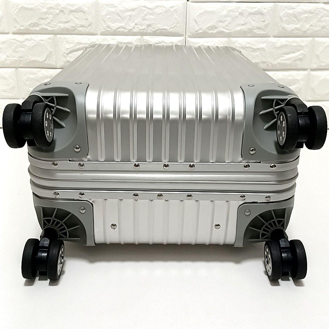 美品32L　BMW　四輪ホイール　アルミ　スーツケース　キャリーケース　シルバー
