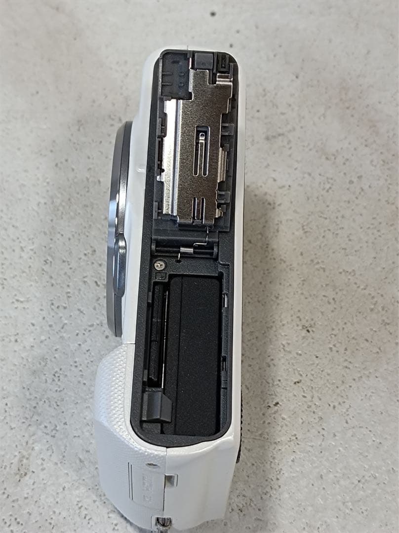 八6715【美品】CASIOデジタルカメラ　EXILIM HS EX-ZR850