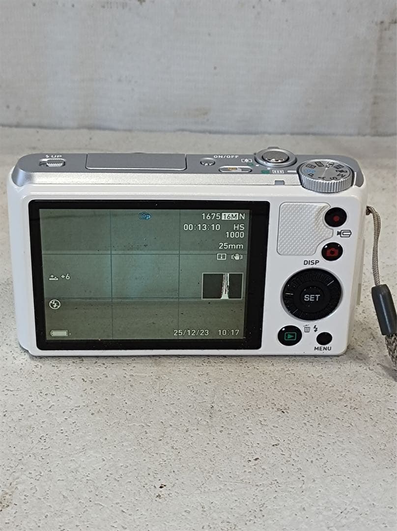 八6715【美品】CASIOデジタルカメラ　EXILIM HS EX-ZR850