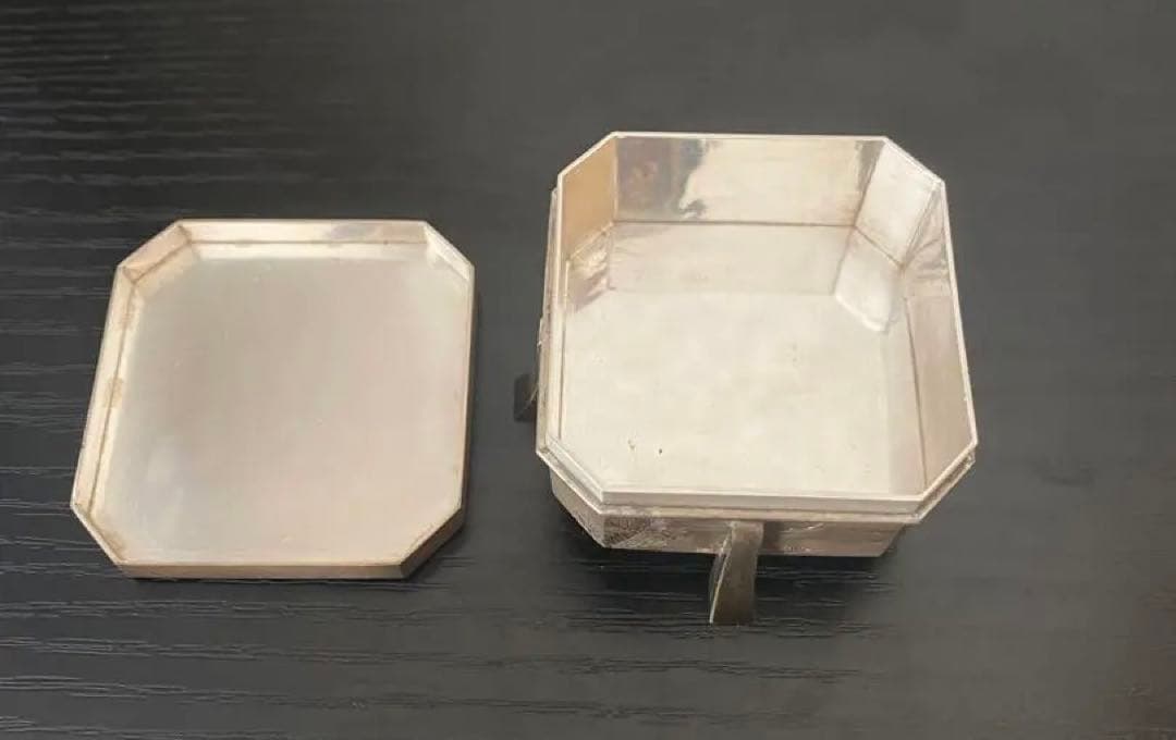 純銀 皇室ボンボニエール 明治33年5月10日大正天皇御結婚御下賜隅切唐櫃形