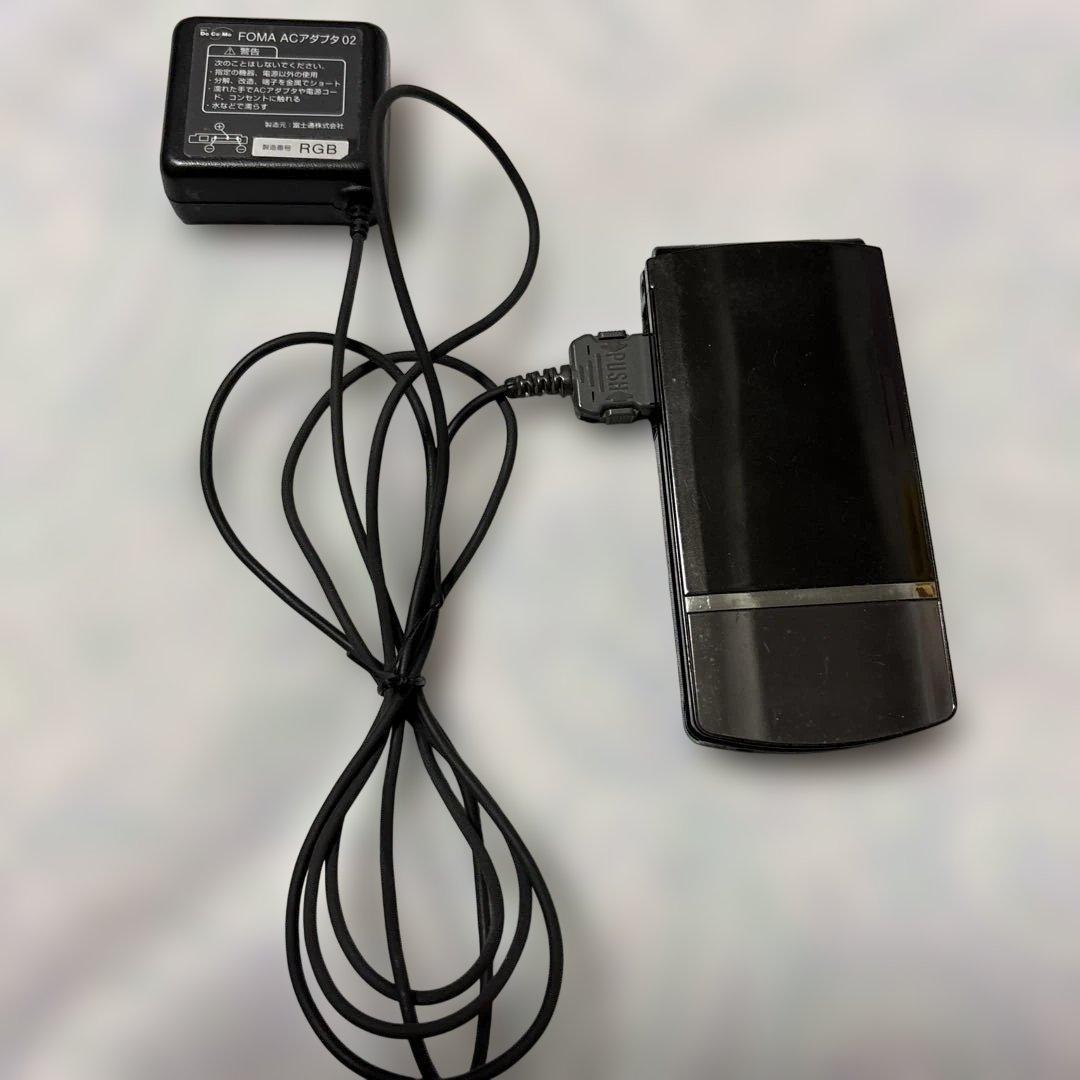 docomo N-01F ブラック ガラケー 折りたたみ式 動作確認済　充電器付