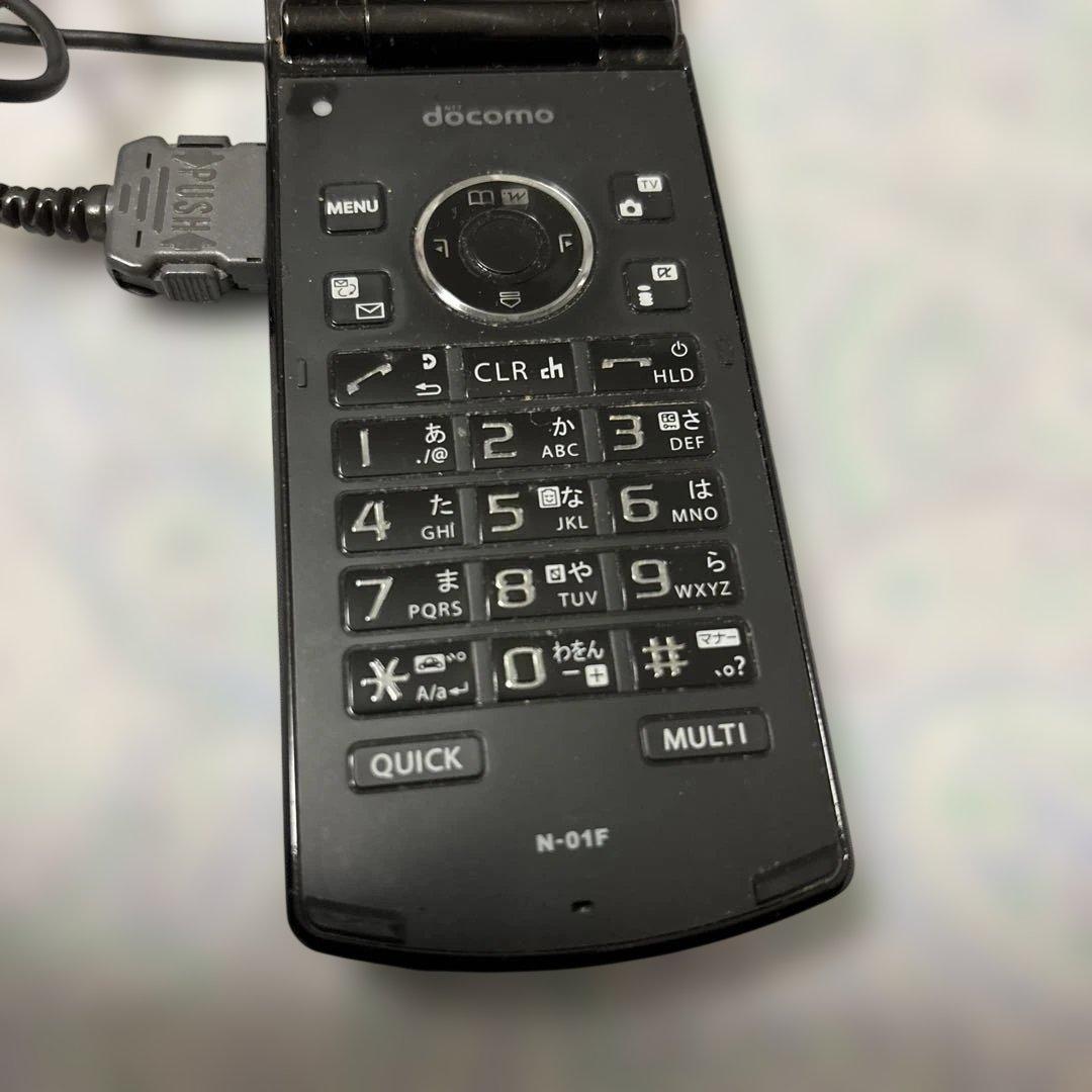 docomo N-01F ブラック ガラケー 折りたたみ式 動作確認済　充電器付