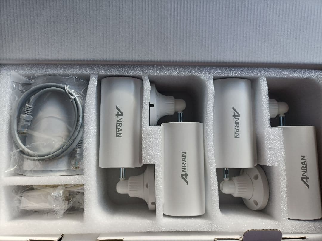 強化版400万画像・ソーラーパネル一体型・4台セット 屋外 電源不要 ワイヤレス