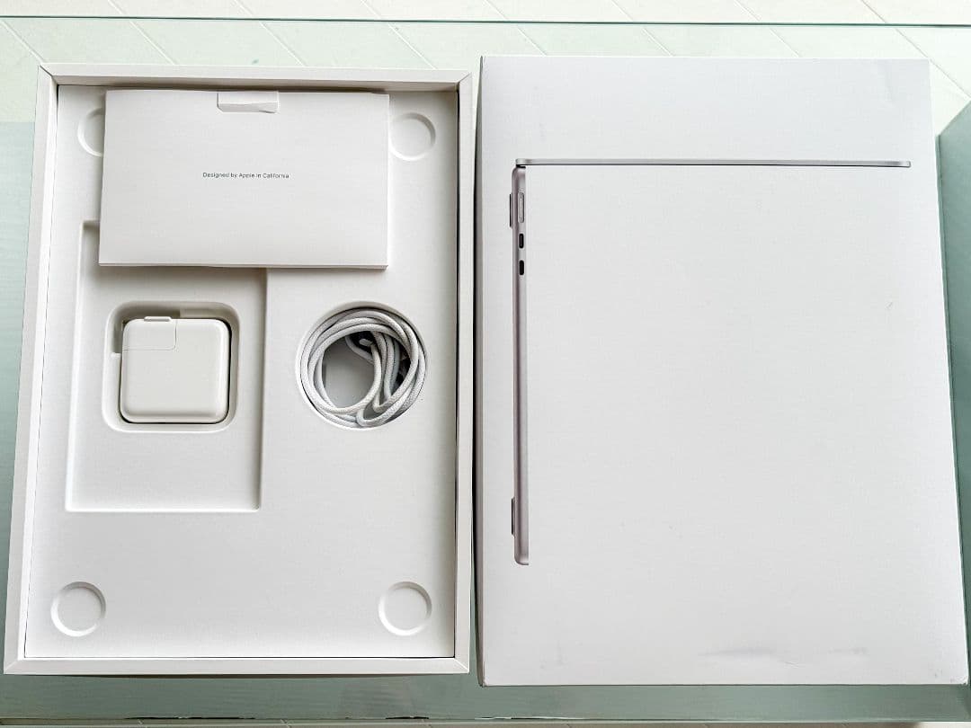 美品 MacBook Air M4 13.6インチ MW0W3J/A シルバー