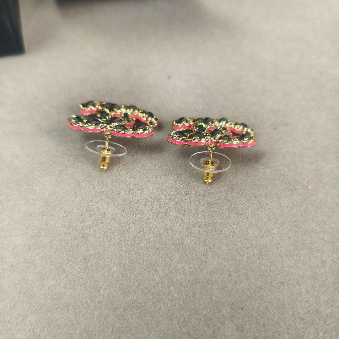 CCロゴ ゴールド ブラックラムスキン ピアス