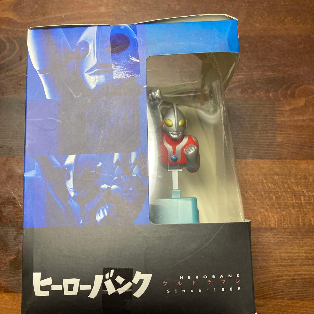 ウルトラマン　貯金箱