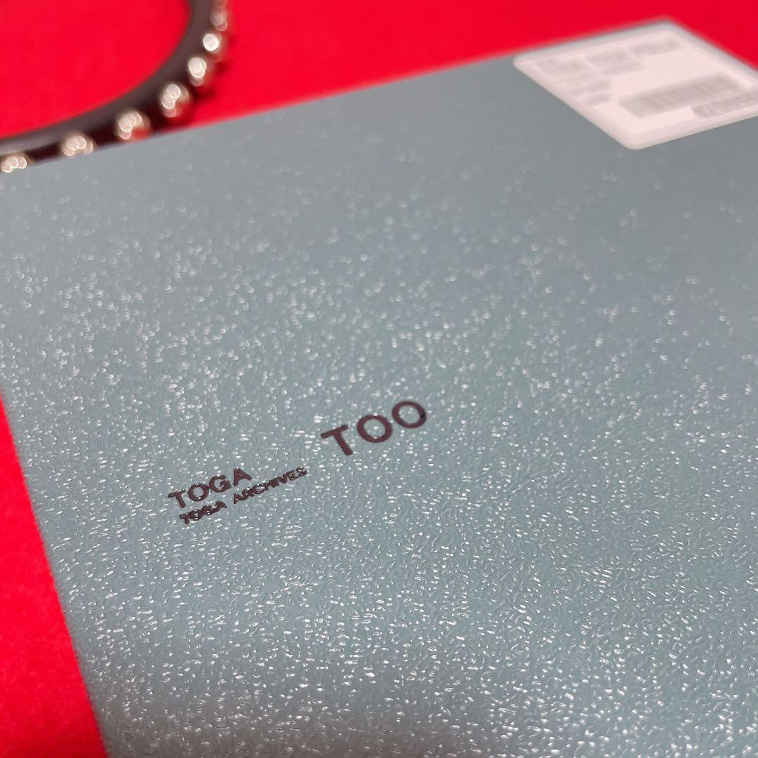 新品タグあり　TOGA 装飾付きブラックカチューシャ