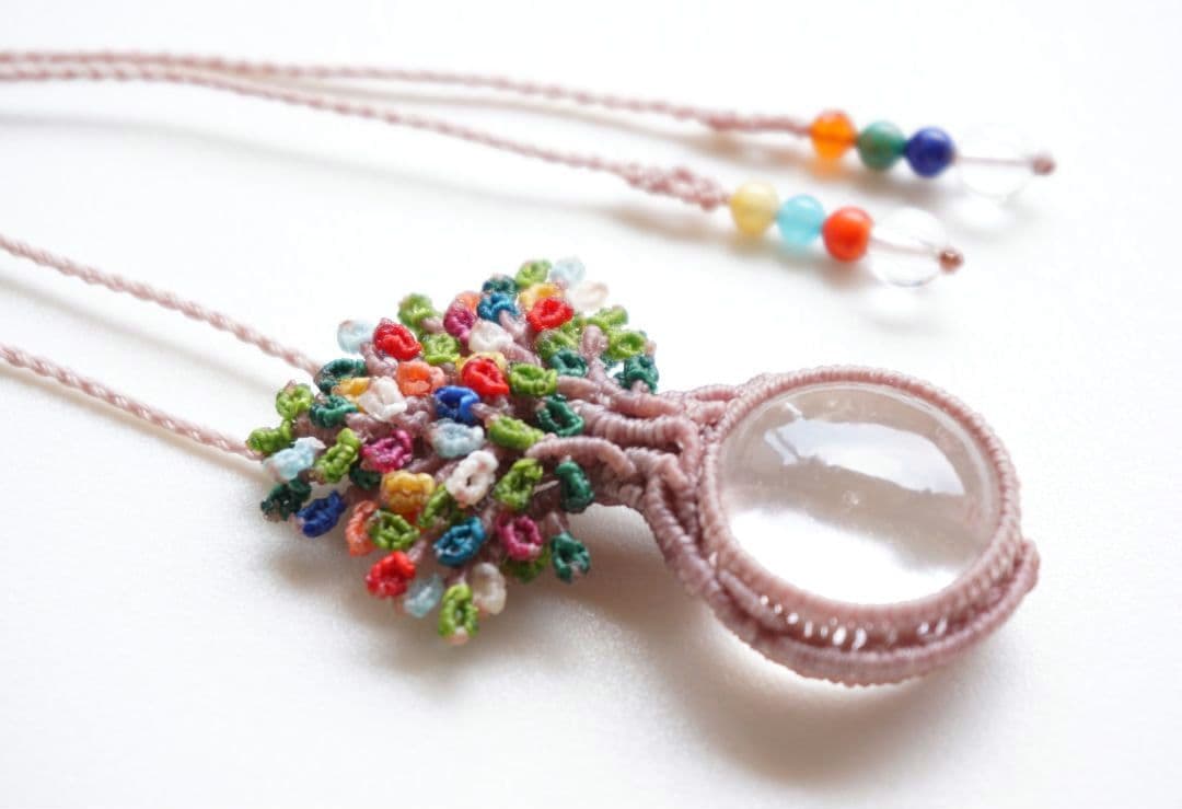 《何色にもなれるよ！》インドヒマラヤ産クリスタル　マクラメ　ネックレス