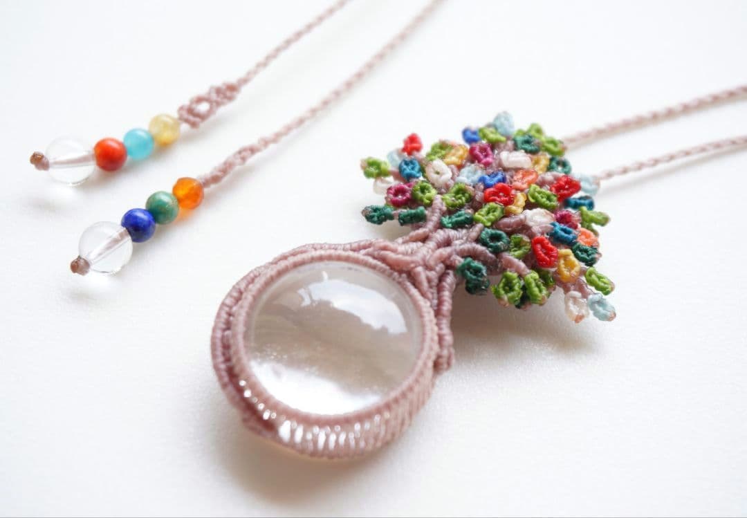 《何色にもなれるよ！》インドヒマラヤ産クリスタル　マクラメ　ネックレス