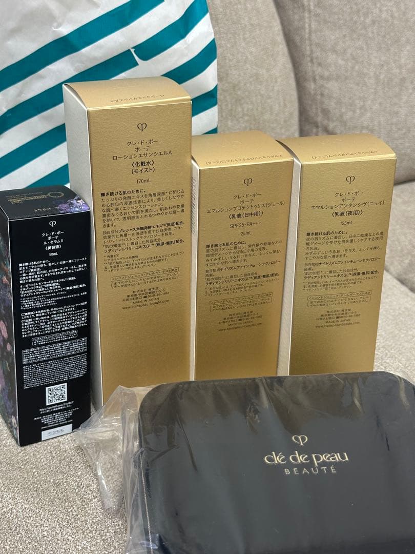 クレ・ド・ポー ボーテ　美容液、化粧水、乳液、ポーチ5点セット