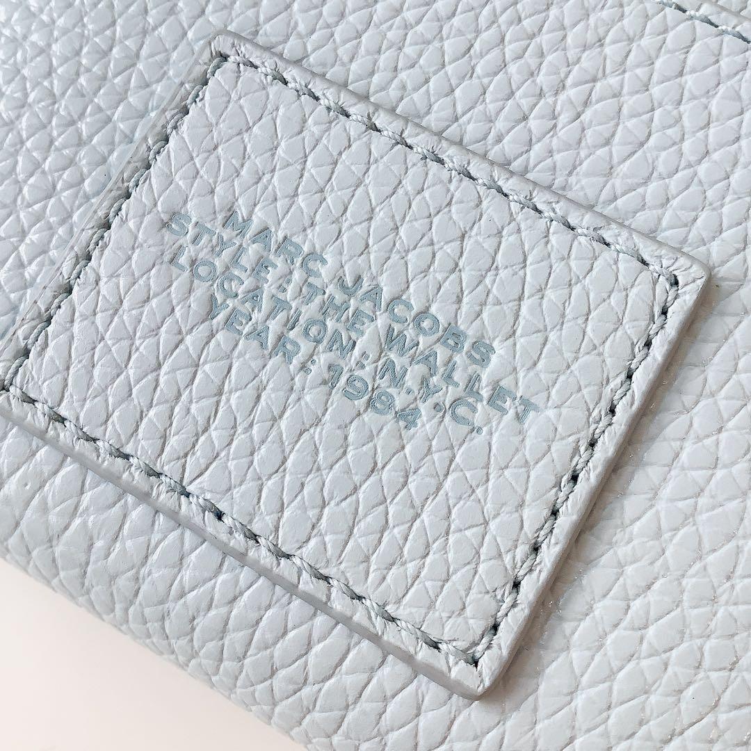 新品★マークジェイコブス★ザ レザーコンパクトウォレットミニ２つ折り財布★ブルー