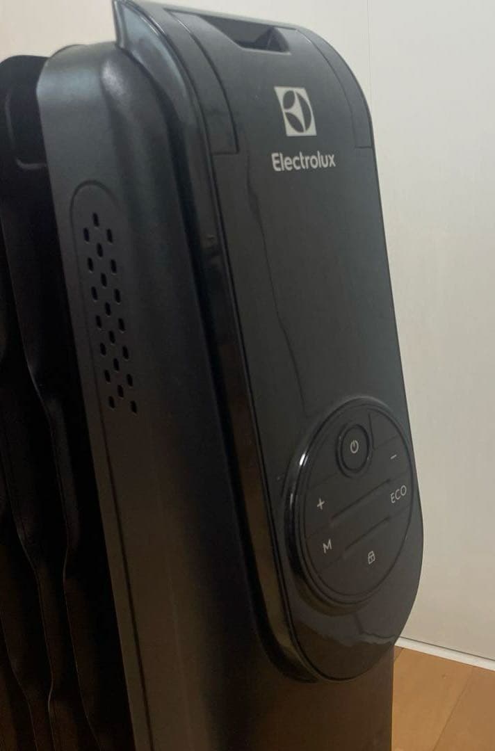《Electrolux》 コンフォートヒート700 オイルヒーター ‘20年製