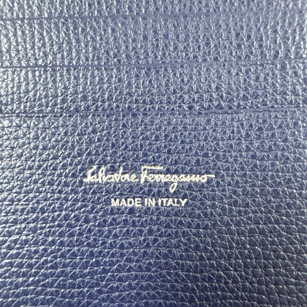 【美品】 Salvatore Ferragamo 天然本皮 パスポートケース
