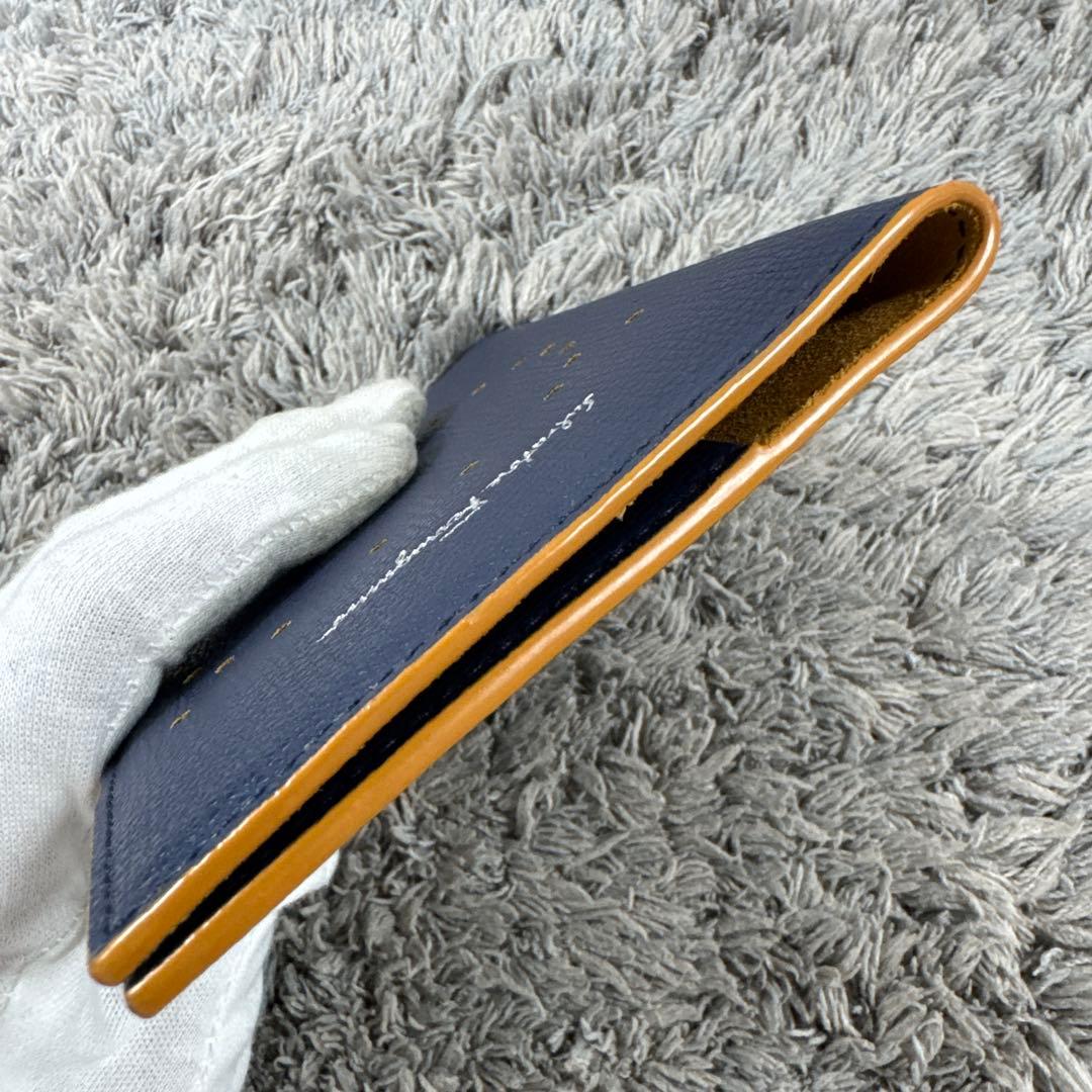 【美品】 Salvatore Ferragamo 天然本皮 パスポートケース