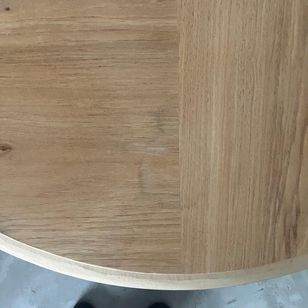 ナチュラルなラウンドテーブル