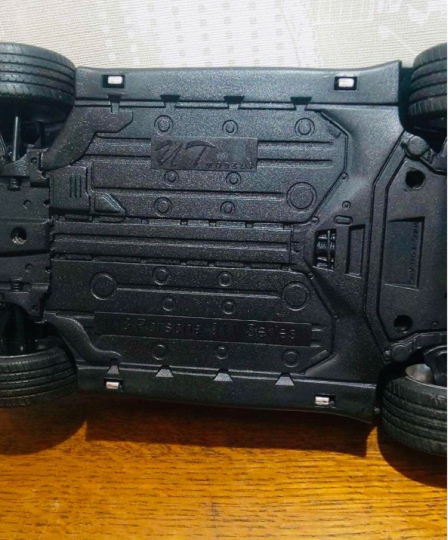 UTmodels 1/18 PORSCHE 911 ミニカー