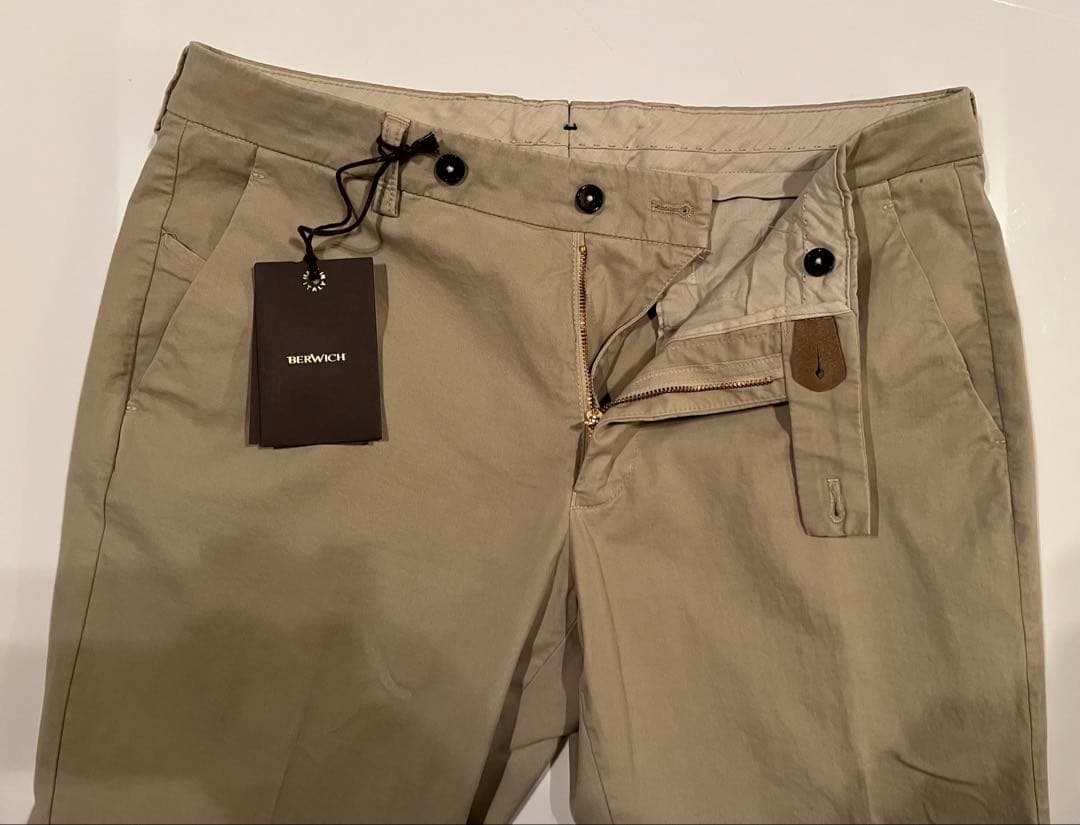 25年新作（通年）ベルウィッチBERWICH ノープリーツスリムパンツ50