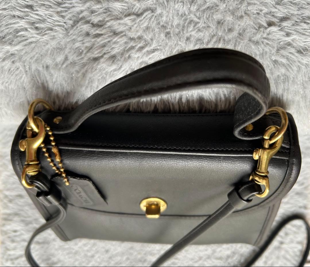 オールドCOACH正規品 黒のレザーフラップバッグ