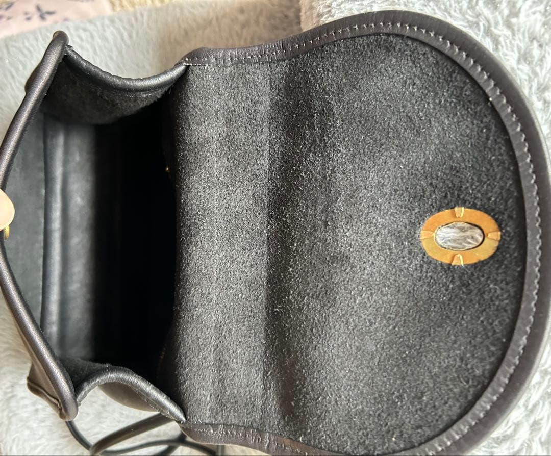 オールドCOACH正規品 黒のレザーフラップバッグ