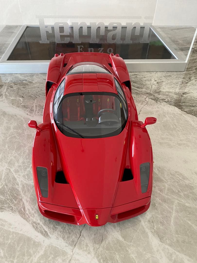アクリルケース付きFerrari Enzo ミニカー 赤
