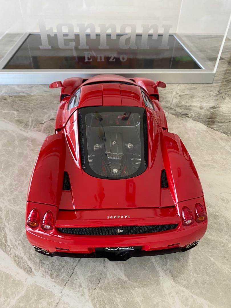 アクリルケース付きFerrari Enzo ミニカー 赤