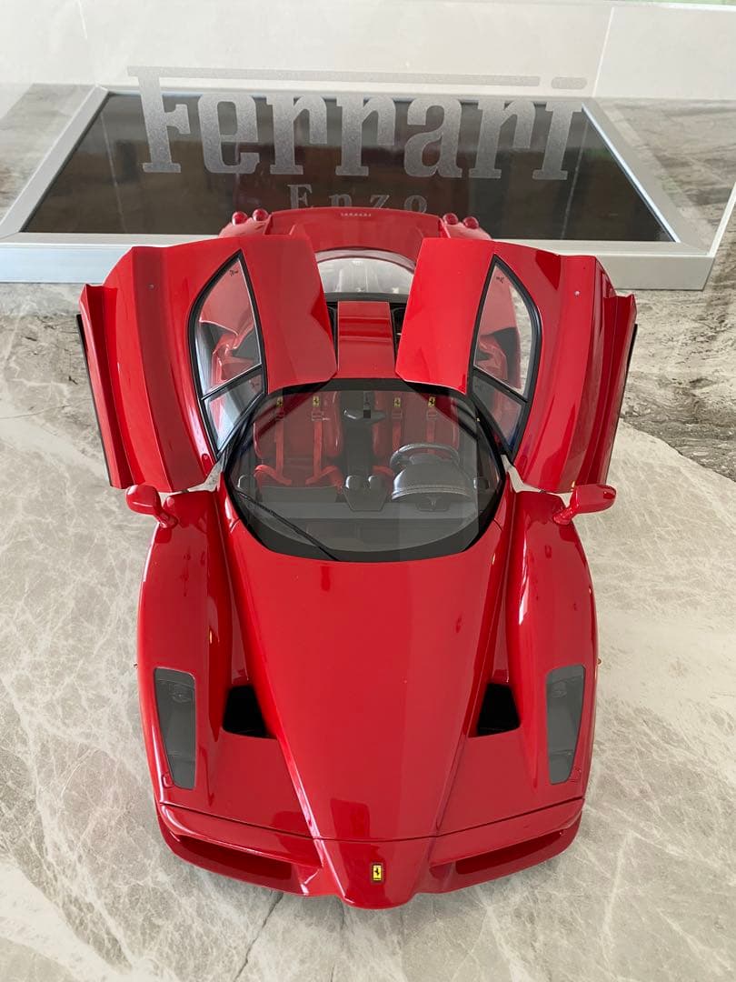 アクリルケース付きFerrari Enzo ミニカー 赤
