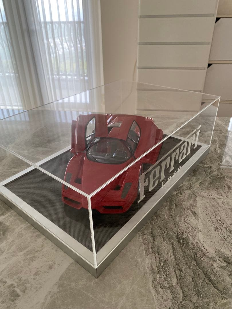 アクリルケース付きFerrari Enzo ミニカー 赤