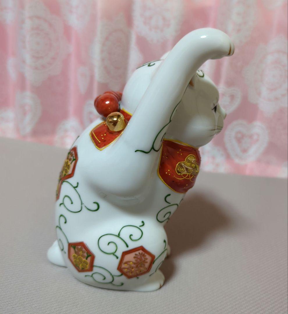 伊万里焼　招き猫　右手高い　金運アップ　唐草模様