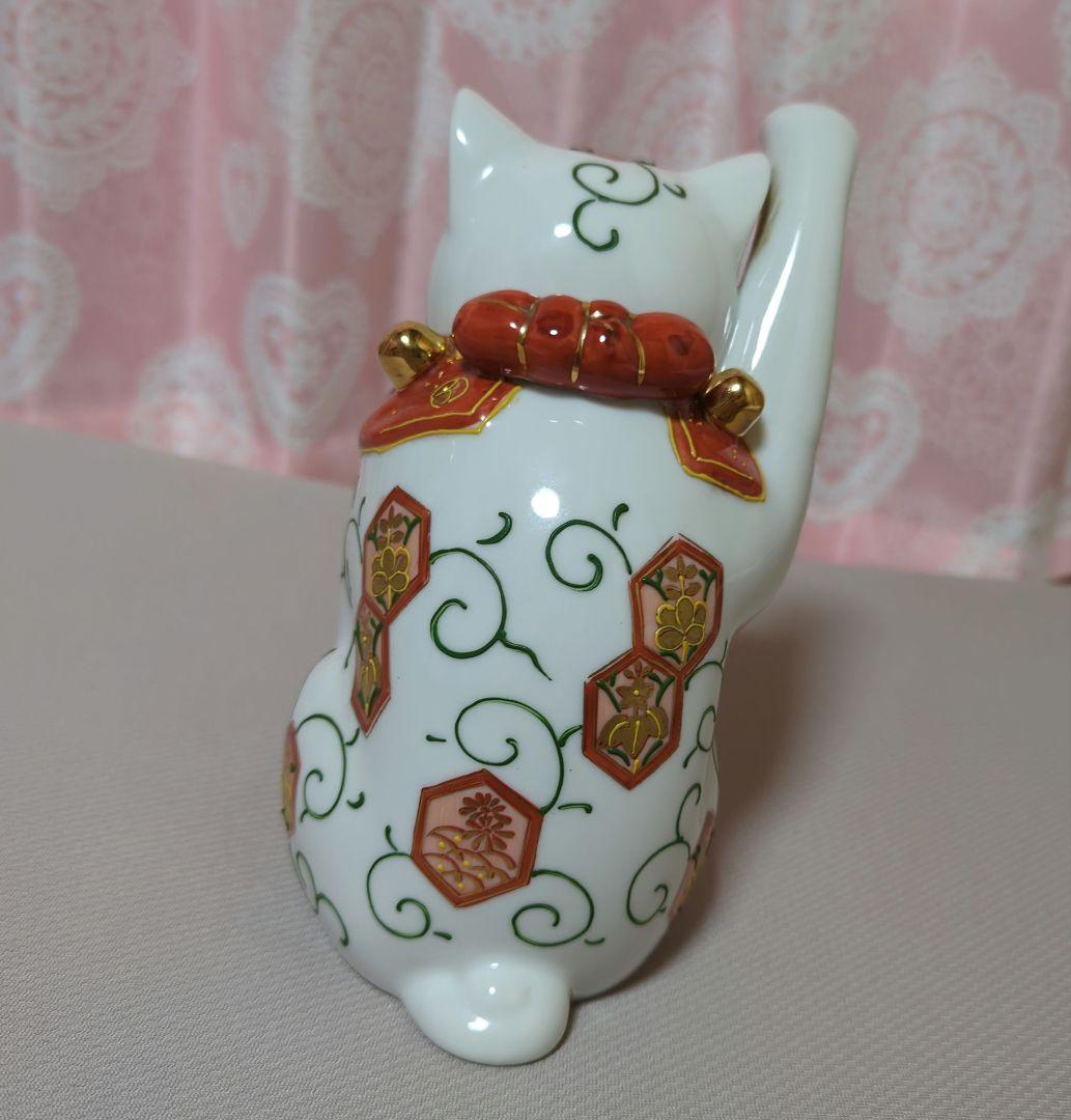 伊万里焼　招き猫　右手高い　金運アップ　唐草模様