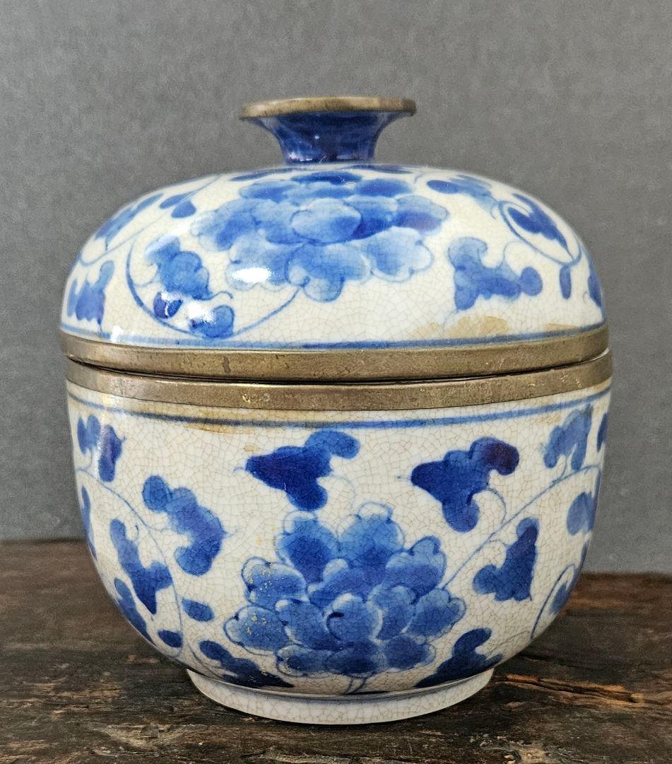 中国古美術　古陶磁器　清代　大清順治年製銘　青花　染付　花唐草文様　覆輪付　蓋物