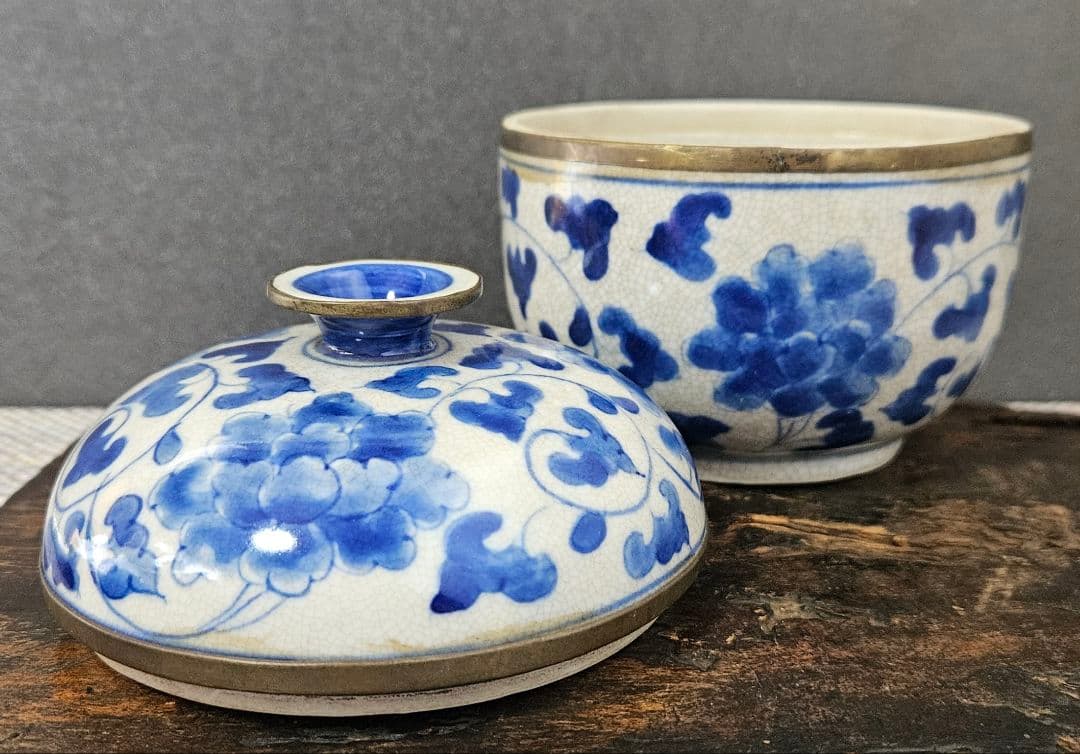 中国古美術　古陶磁器　清代　大清順治年製銘　青花　染付　花唐草文様　覆輪付　蓋物
