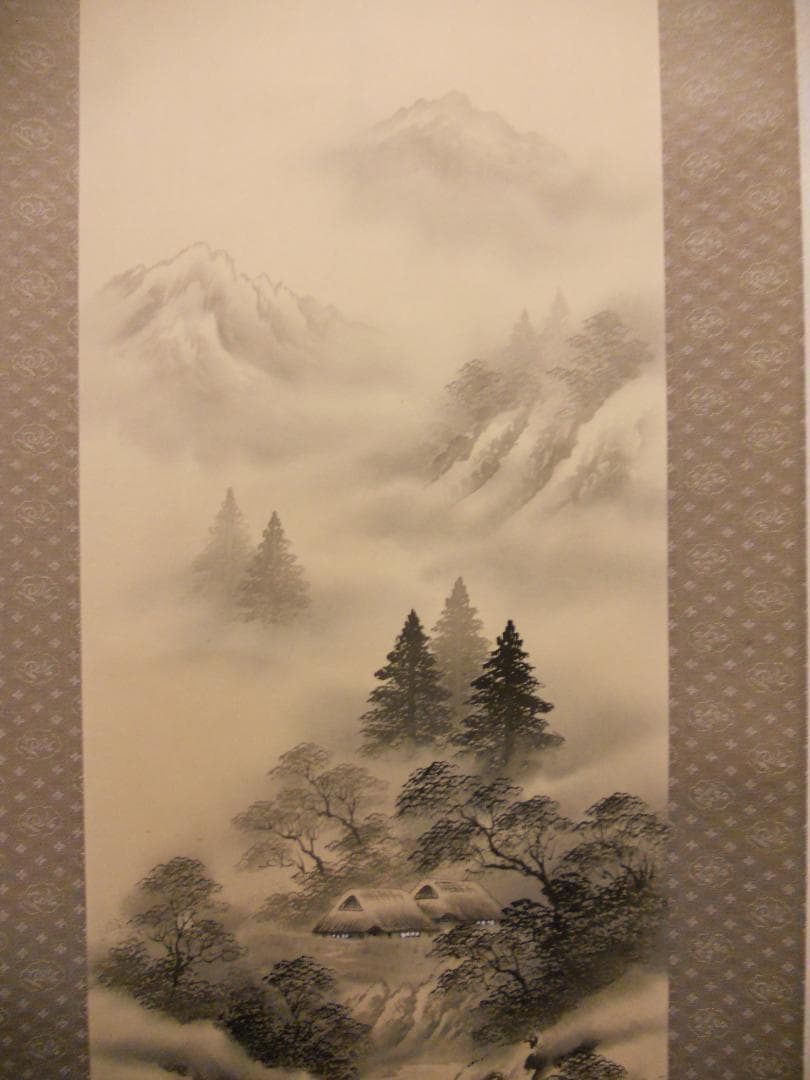 掛け軸 白雲 水墨山水 絹本 希少 軸装 茶道具 掛軸 美品 です。