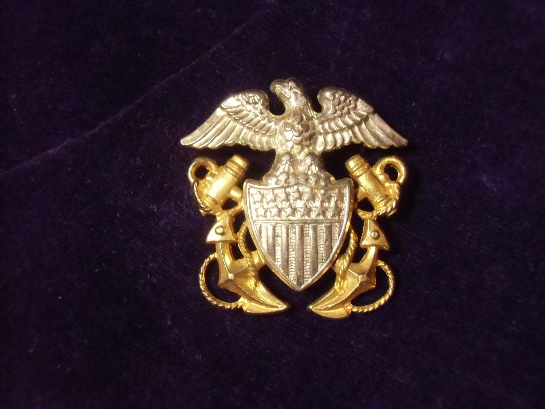 ★１９４０年代＊アメリカ軍＊海軍＊銀製＋金張り製＊将校略帽章（実物）