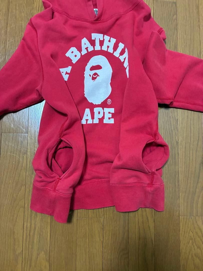 じょ様限定　バックプリント付き A BATHING APE レッド パーカー