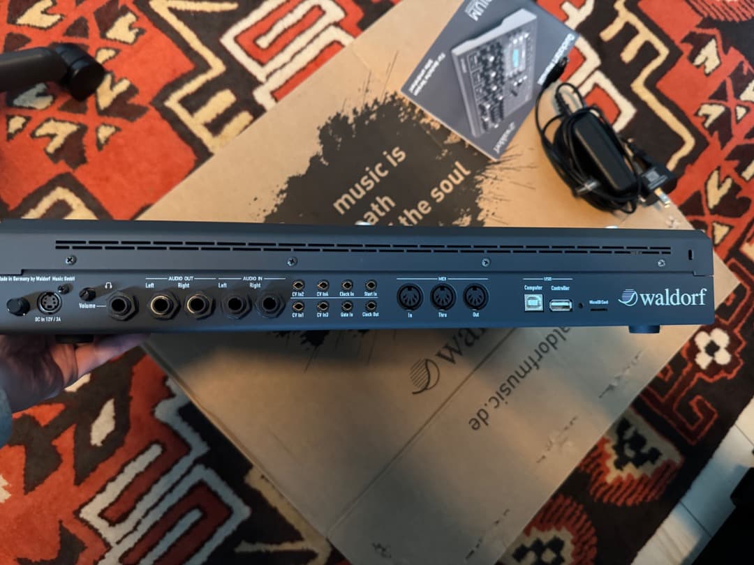 Waldorf Iridium シンセサイザー 本体