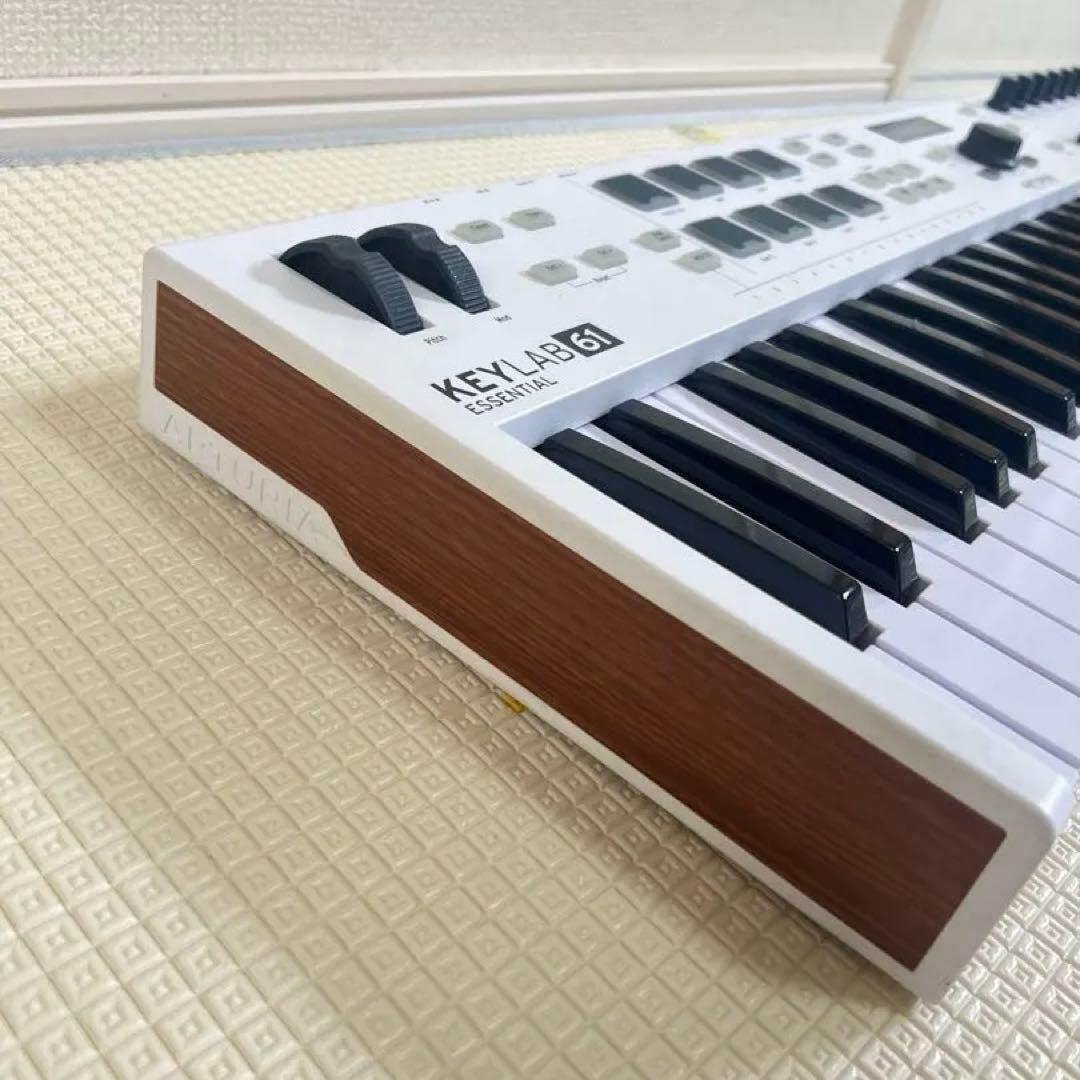 美品Arturia キーボードコントローラーKeyLab61 Essential