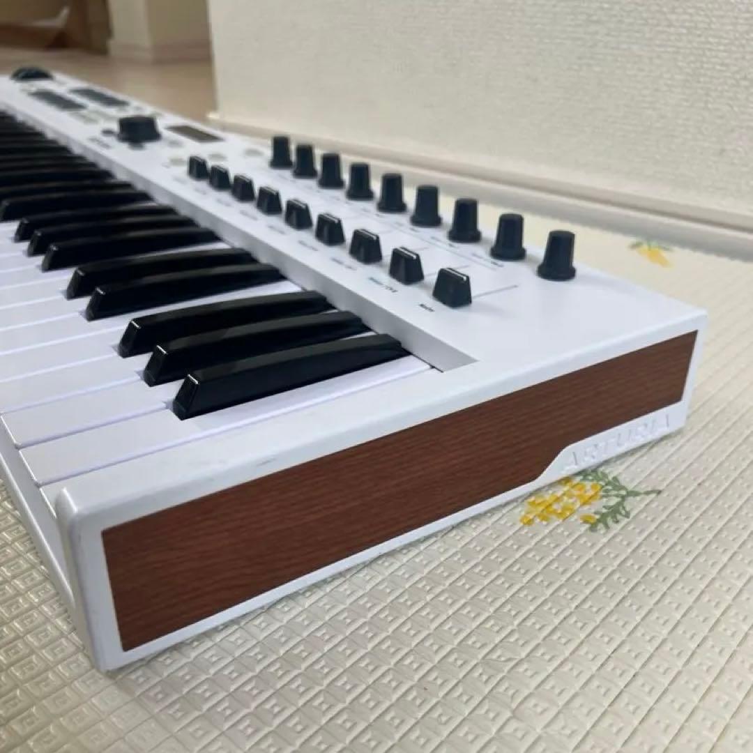 美品Arturia キーボードコントローラーKeyLab61 Essential