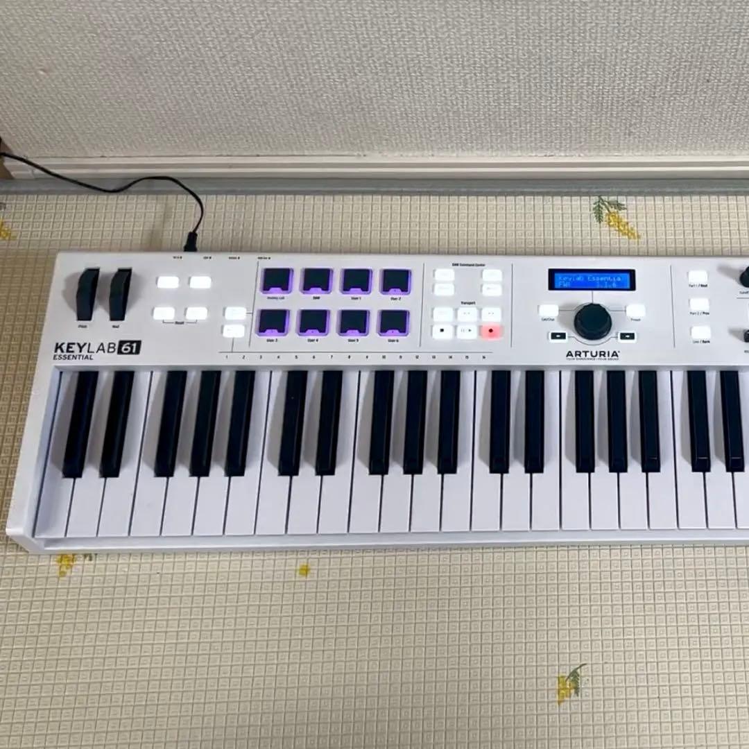 美品Arturia キーボードコントローラーKeyLab61 Essential