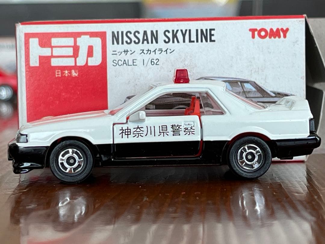 トミカ 20 ニッサン スカイライン 神奈川県警