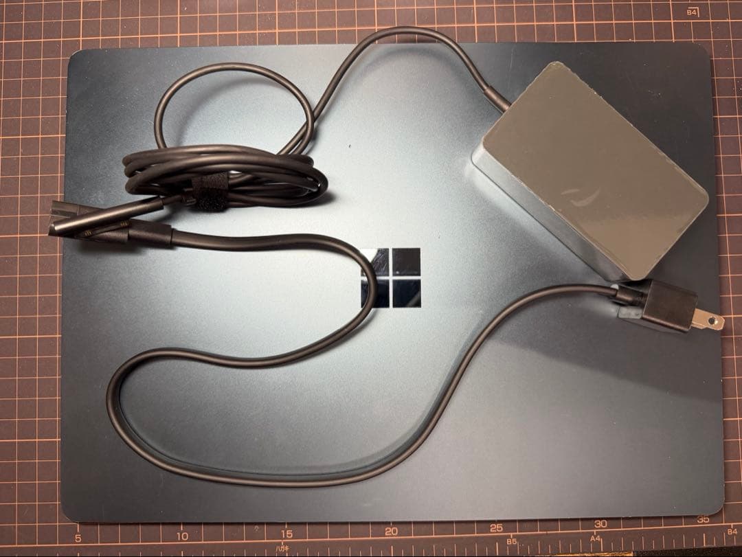 Microsoft Surface Laptop 2 充電器付