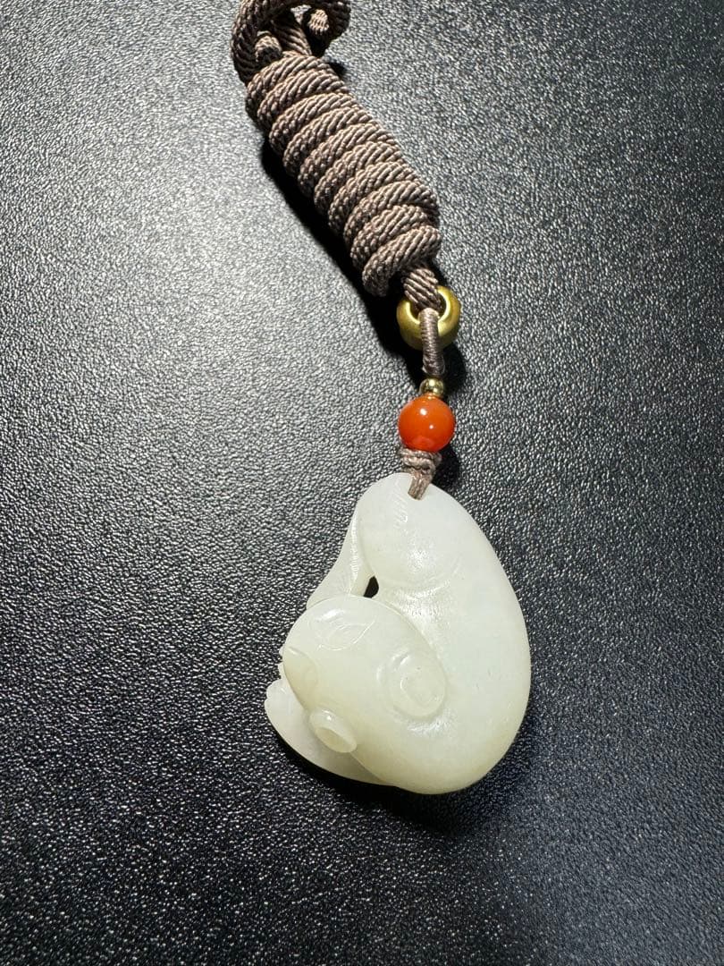 羊脂白玉和田玉 天然石 可愛い瑞獣ペンダントトップ本玉 中国美術 旧家蔵出し