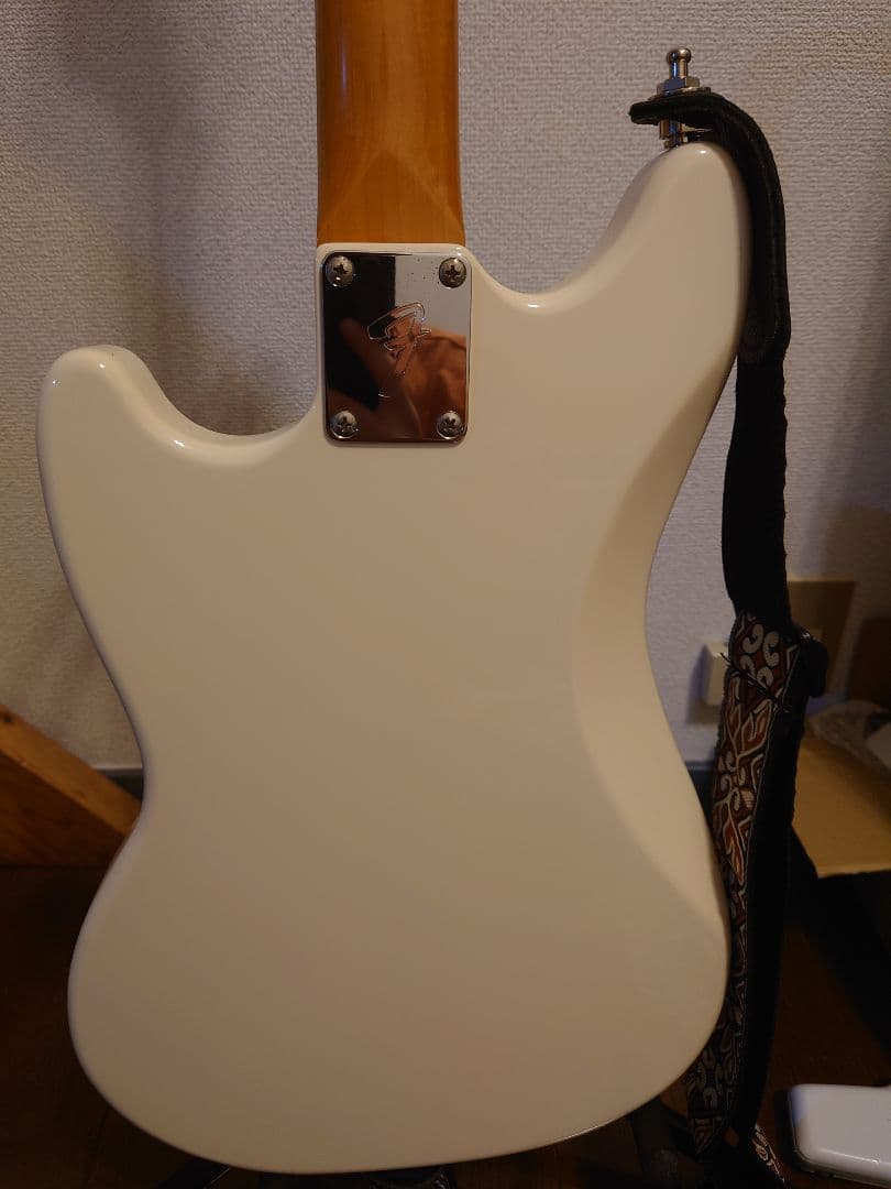 5/30まで　Fender Mustang ホワイト