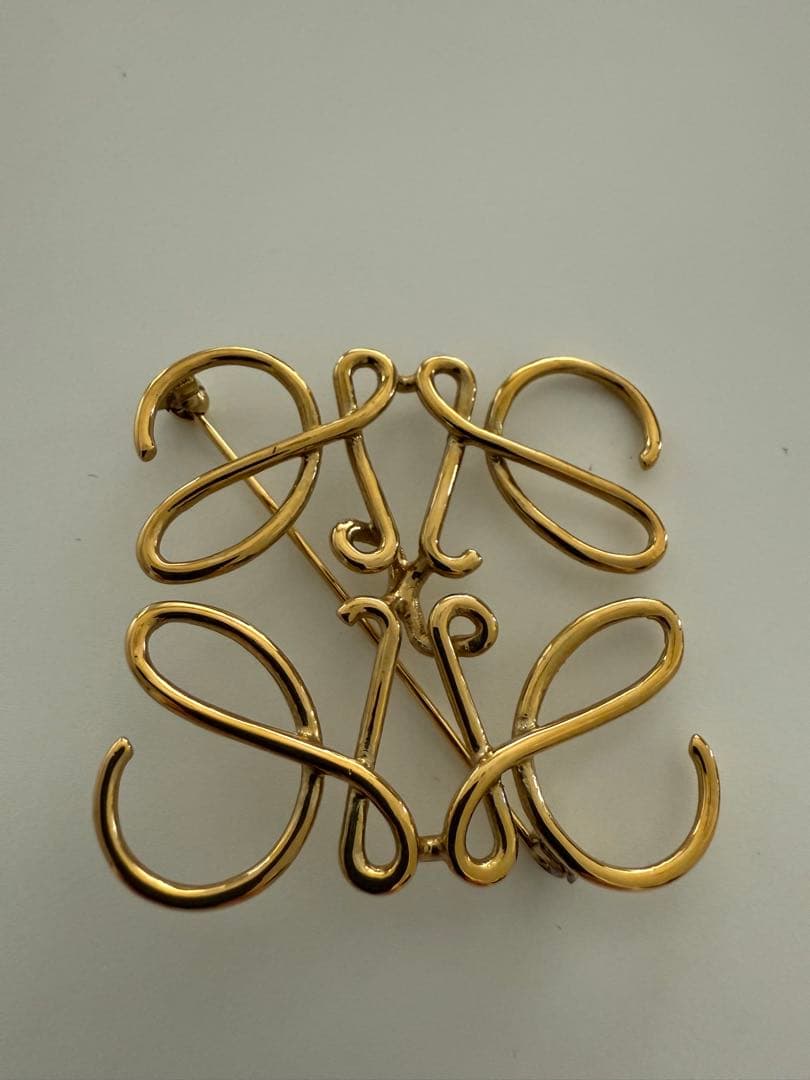 LOEWE アナグラム　メタルブローチ　ゴールド