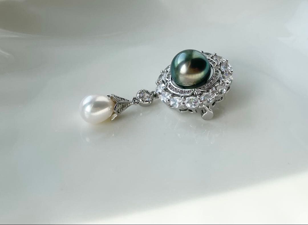 黒蝶真珠 本真珠 ブローチ 大玉 真円 高品質 南洋パール タヒチ