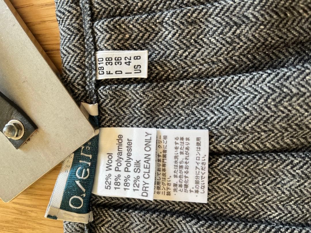 【O'NEIL of DUBLIN】グレー プリーツスカート バックル付き