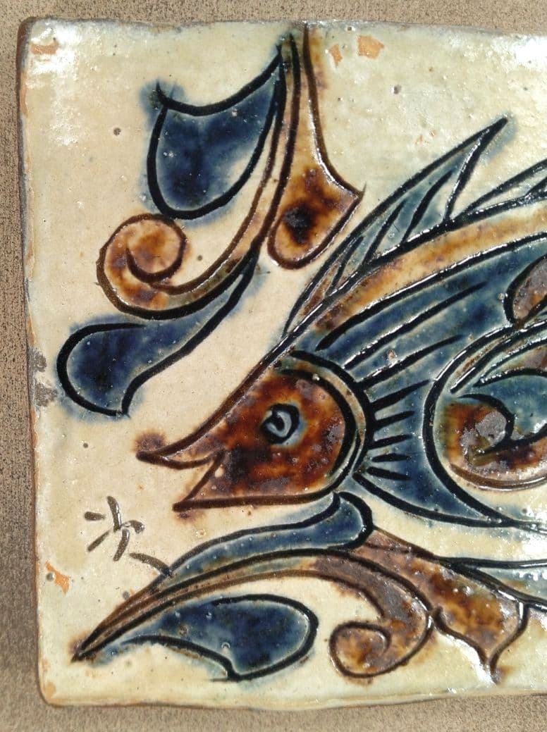 【本物保証】金城次郎 琉球陶器 壷屋焼笑魚紋陶額 出荷時紙箱 栞 人間国宝 壺屋