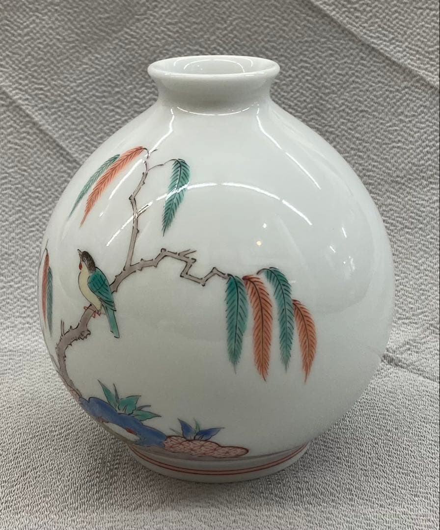 B423b「錦 柳鳥文 瓶」十四代酒井田柿右衛門作　共箱　有田焼　花生