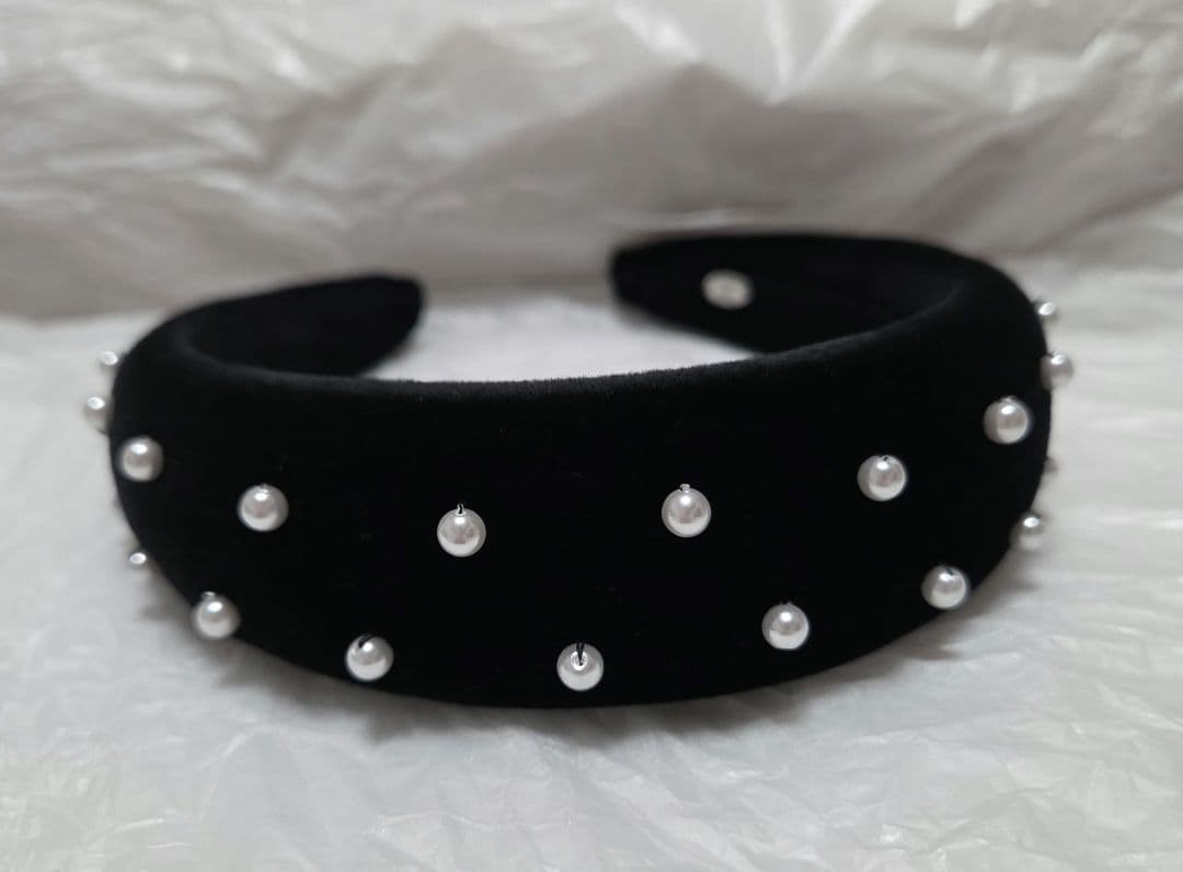 未使用品　Rene ルネ　パール付カチューシャ　黒