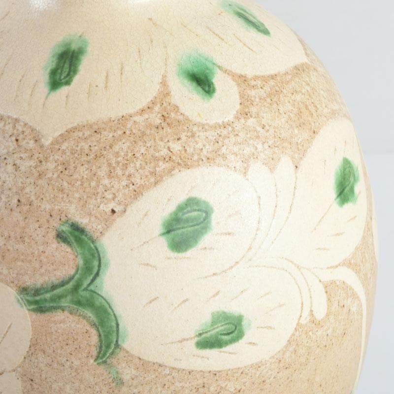 中国　遼白地緑彩刻花卉文　輪花口瓶　C　9243A